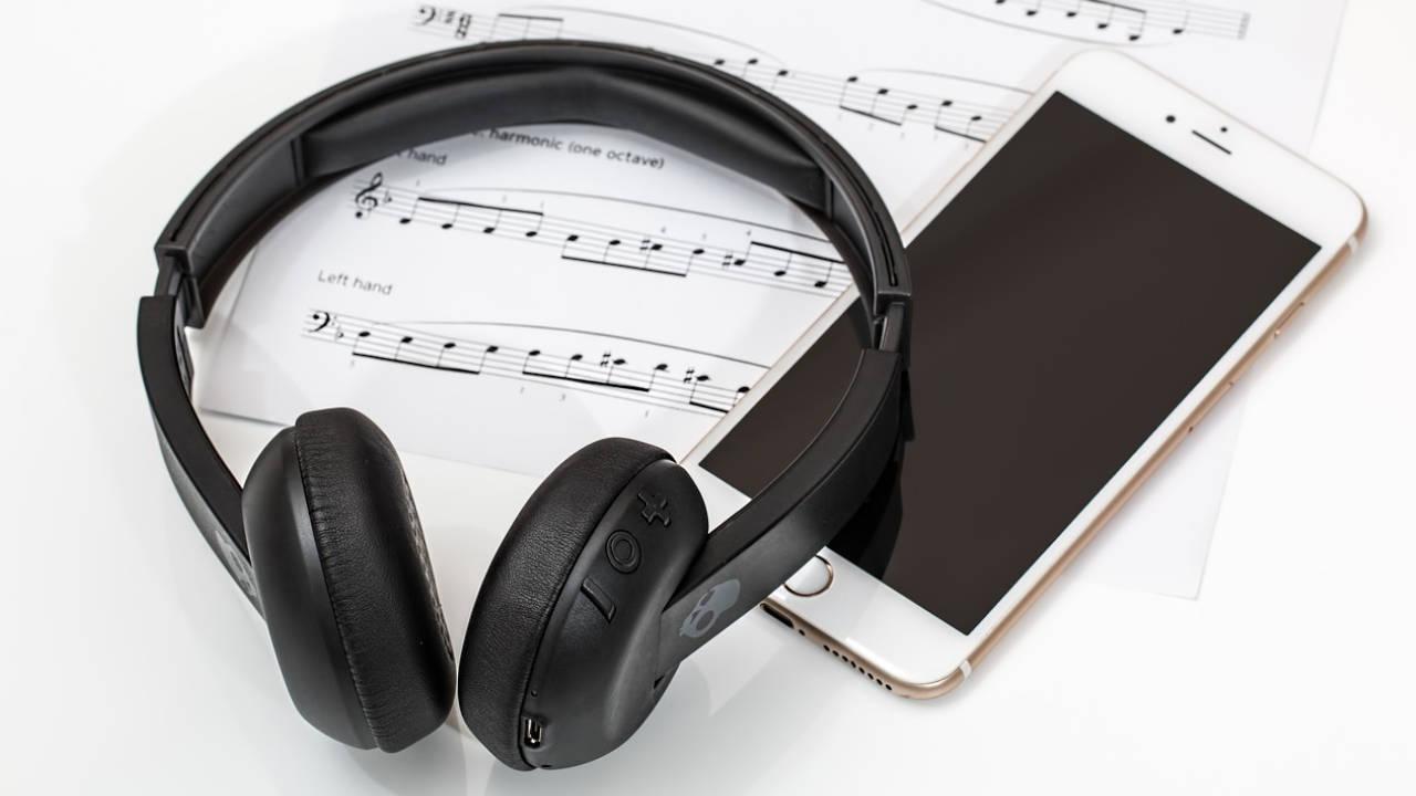 Instrucciones para conectar auriculares inalámbricos a tu móvil