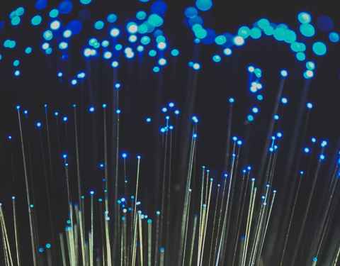 Qué es la fibra óptica plástica y por qué es una opción a tener muy en  cuenta si quieres mejorar la conexión de tu casa