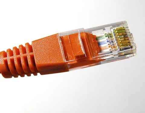 WiFi vs cable de red ethernet, ventajas e inconvenientes