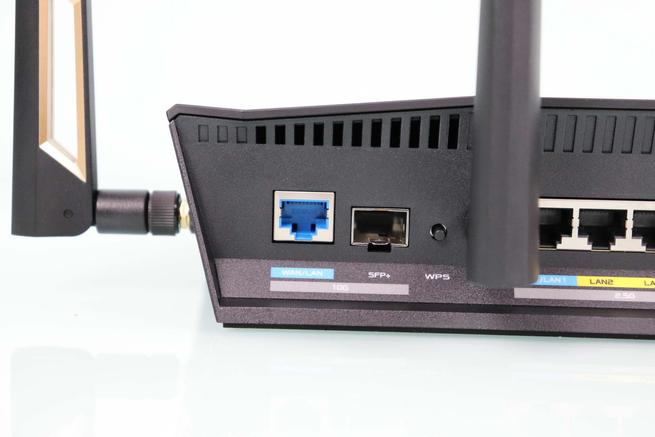 Puertos 10G y SFP+ del router ASUS RT-BE88U